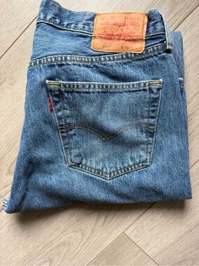 Levi's Straight Fit Light Blue Denim Jeans